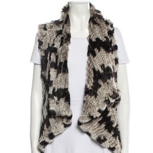 •   Alice + Olivia Fur Vest
•   Neutrals
•   Printed
•   Pointed Collar